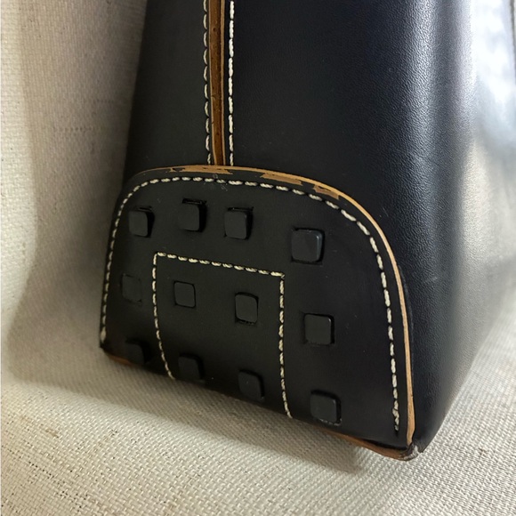 Tod’s Black Leather Shoulder Bag Adjustable Strap Tan Trim Italy - Picture 6 of 11